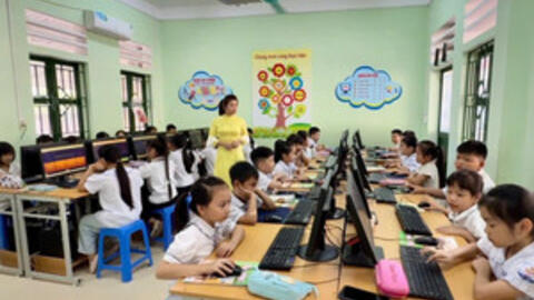 Mở 'cánh cửa số' cho học sinh vùng cao