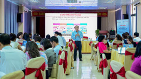 Gần 300 cán bộ quản lí và giáo viên tập huấn an toàn giao thông