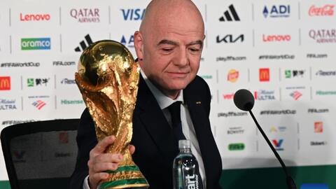 Chủ tịch FIFA xin lỗi về kế hoạch thương mại hóa bản quyền World Cup