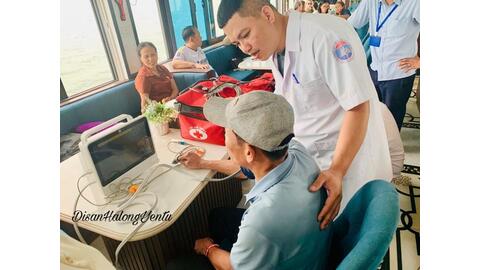 Kíp y tế trên vịnh Hạ Long phát huy hiệu quả, kịp thời hỗ trợ nhiều du khách