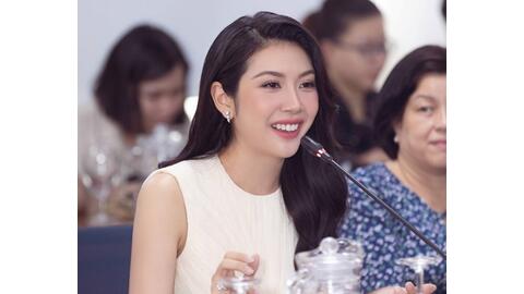 Á hậu Thúy Vân: Biết ơn sách vì đã giúp tôi có danh xưng Miss ứng xử