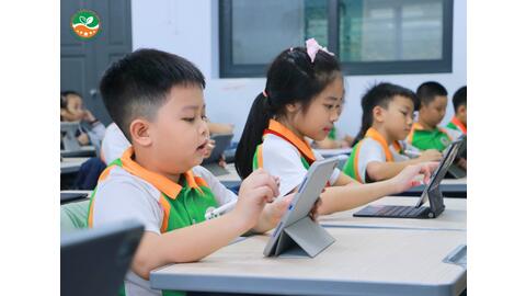 Trường học chuyển mình trong kỷ nguyên số