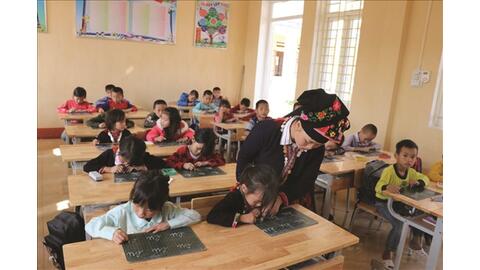 Hành trình đánh thức giáo dục vùng khó