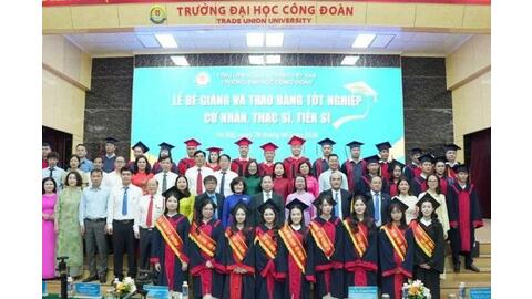 Trường ĐH Công đoàn trao bằng tốt nghiệp cho hơn 1.800 tân khoa