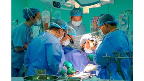 Ghép tim xuyên Việt cứu sống bé trai 15 tuổi suy tim giai đoạn cuối