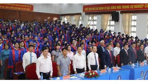 Trường ĐH Tây Nguyên trao bằng tốt nghiệp cho 311 tiến sĩ, thạc sĩ và cử nhân