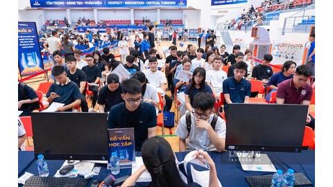 Đa dạng chính sách học bổng, hỗ trợ tân sinh viên nhập học