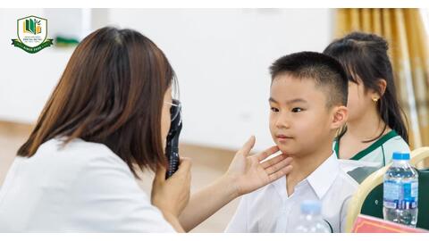 Trường Phổ thông Phùng Hưng chăm sóc sức khỏe cho học sinh từ sớm