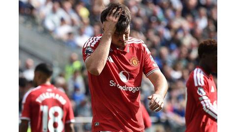 Man United đánh rơi chiến thắng ở phút bù giờ