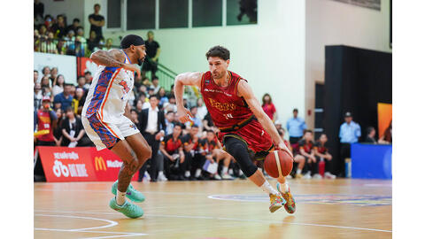 Hanoi Buffaloes ngược dòng đánh bại Saigon Heat, níu hi vọng bảo vệ ngôi vô địch VBA