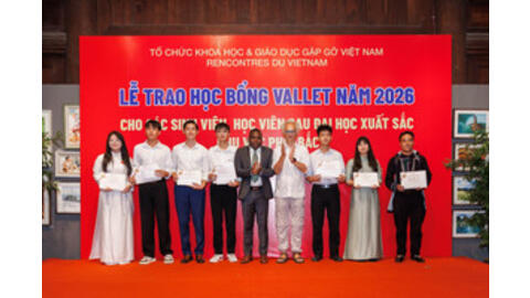 Sinh viên Phân hiệu ĐH Thái Nguyên tại tỉnh Lào Cai vinh dự nhận học bổng Vallet