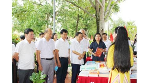 Hà Tĩnh thúc đẩy học tập suốt đời, làm chủ công nghệ số và AI