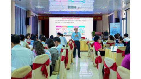 Gần 300 cán bộ quản lí và giáo viên tập huấn an toàn giao thông