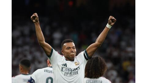 Mbappe ghi bàn thắng thứ 100, Real Madrid hạ Barcelona trên sân khách