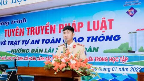 Phú Thọ: Tuyên truyền an toàn giao thông và trao quà cho học sinh nghèo học giỏi