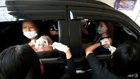 WHO khuyến nghị thuốc trị Covid-19, chính sách “chưa tiêm chủng, không đi xe” ở Philippines
