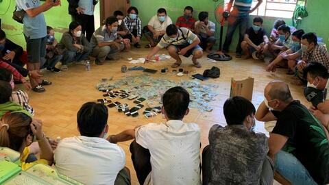 Phá ổ bạc, thu giữ gần 500 triệu đồng, phát hiện 5 đối tượng dính Covid-19