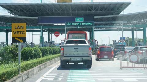 Bộ GTVT: Khó đạt mục tiêu "90% ô tô dán thẻ không dừng ETC vào tháng 6"
