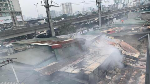 Cháy lớn nhà hàng gà tại đường Nguyễn Xiển, nhiều nhà bị cháy lan