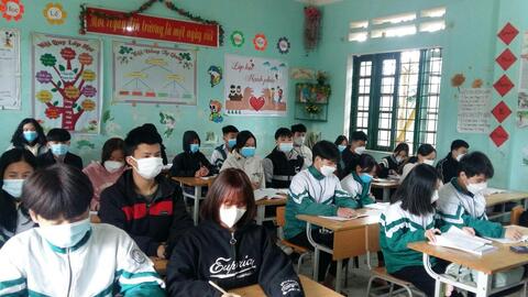 Nhiệt độ giảm sâu, học sinh vùng cao Lào Cai, Lai Châu dừng đến trường