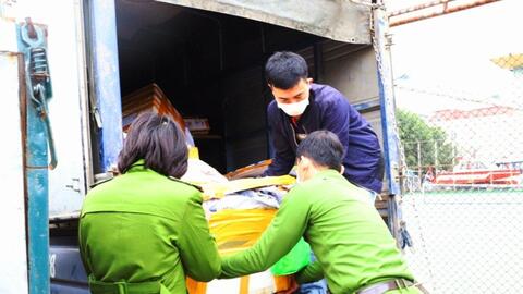 Phát hiện 200kg đuôi bò, đuôi và chân heo không rõ nguồn gốc đang tuồn đi tiêu thụ