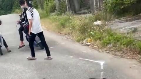 Hai nữ sinh Huế lao vào đánh nhau sau lời xúi giục của đám bạn