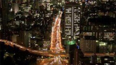 Động đất rung chuyển Iran và Nhật Bản, hàng loạt ngôi nhà ở Tokyo chìm trong bóng tối