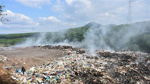 Kon Tum: Bãi rác cao như núi "hành dân"