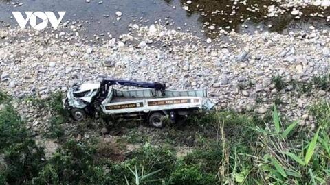 Quảng Bình: Ô tô lao xuống vực sâu khiến tài xế tử vong