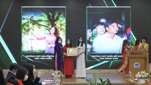 Tôn vinh các tấm gương, hình ảnh đẹp về thầy giáo, cô giáo