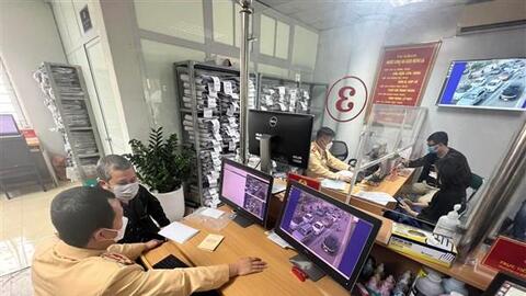 Nộp phạt vi phạm giao thông qua mạng: Tiện cả đôi đường