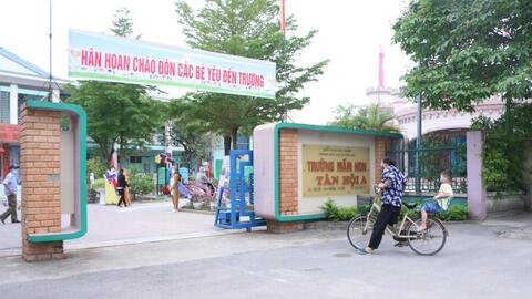 Trường mầm non lại rộn vang tiếng nói cười của trẻ thơ