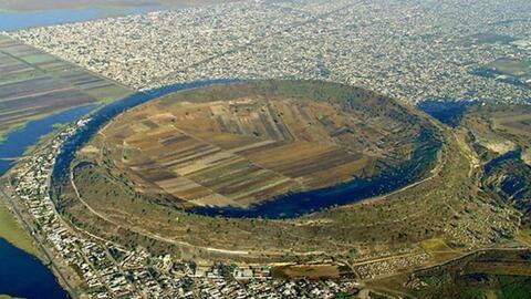 Thú vị miệng núi lửa