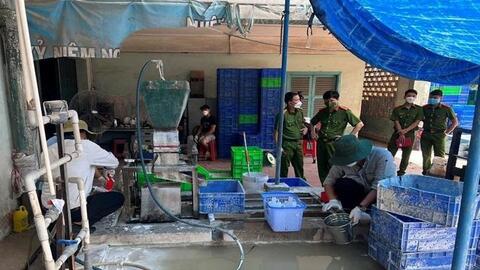 Phát hiện "kho" chất thải nguy hại được chôn cất bí mật tại Công ty Bóng đèn Điện Quang