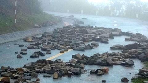 Mưa lũ cuốn phăng hàng trăm ha lúa sắp thu hoạch ở Nghệ An