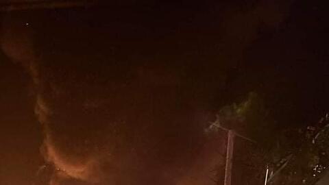 Hà Nội: Dập tắt đám cháy khu tập kết tấm pallet ven đường phường Đại Mỗ