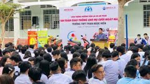 Chú trọng giáo dục pháp luật về an toàn giao thông