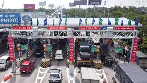 Góc nhìn: Không thể bắt người dân chịu phí chuyển tiền vào tài khoản thu phí tự động không dừng