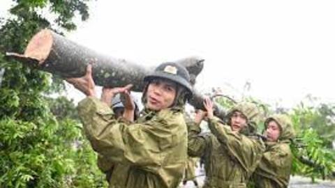 Bão số 4 suy yếu, mưa rộng ra Bắc Bộ