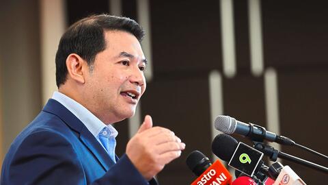 Bộ trưởng Kinh tế Malaysia: Thói quen ăn hàng khiến đất nước nghèo hơn