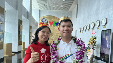 Thanh niên xóm "xin vía học giỏi" của Quán quân Olympia 2023, Xuân Mạnh có ứng xử được khen ngợi