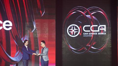 Vượt EQS và i4, Porsche Taycan thắng giải “Cảm giác lái ấn tượng trên Xe sang”