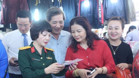 Ba Đình: 100% chợ dân sinh gắn mã thanh toán không dùng tiền mặt