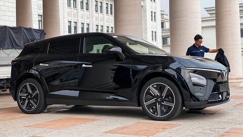 Lộ diện VinFast VF 7 trước ngày bàn giao: Cơ bắp như xe Mỹ, dân mạng khen "đẹp không góc chết"