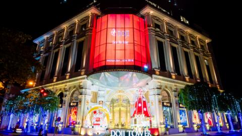 Khám phá Giáng sinh Season of Love có "1-0-2"