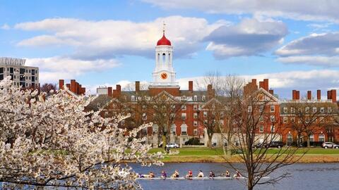 Tất tần tật những điều kiện nhận học bổng Harvard: Có khó khủng khiếp như chúng ta hình dung?