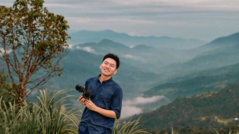 Travel Blogger Khoai Lang Thang bị “team qua đường” bắt gặp, một chi tiết khiến ai cũng thấy ấm lòng