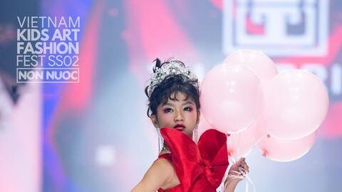 Mẫu nhí Thái Trân diễn vedette gây ấn tượng