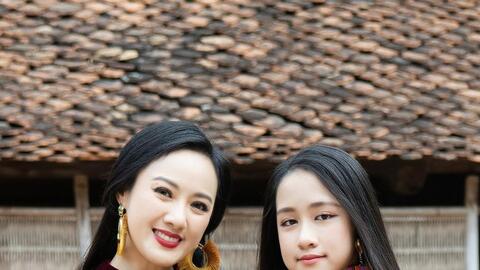 Có mẹ là BTV giọng miền Nam hot nhất VTV, cô bé này không chỉ xinh như hoa hậu mà còn được dạy cực khéo