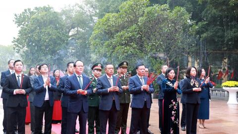 Lãnh đạo thành phố dâng hương tưởng nhớ các vị liệt tổ, liệt tông